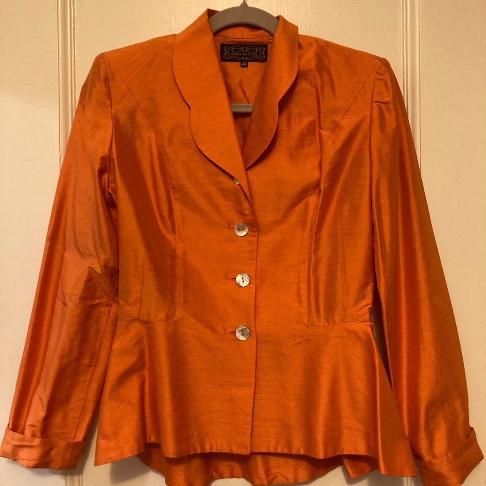 Beautiful dupioni silk jacket in orange. Never worn! Size S, EU 38, Runs 4-6